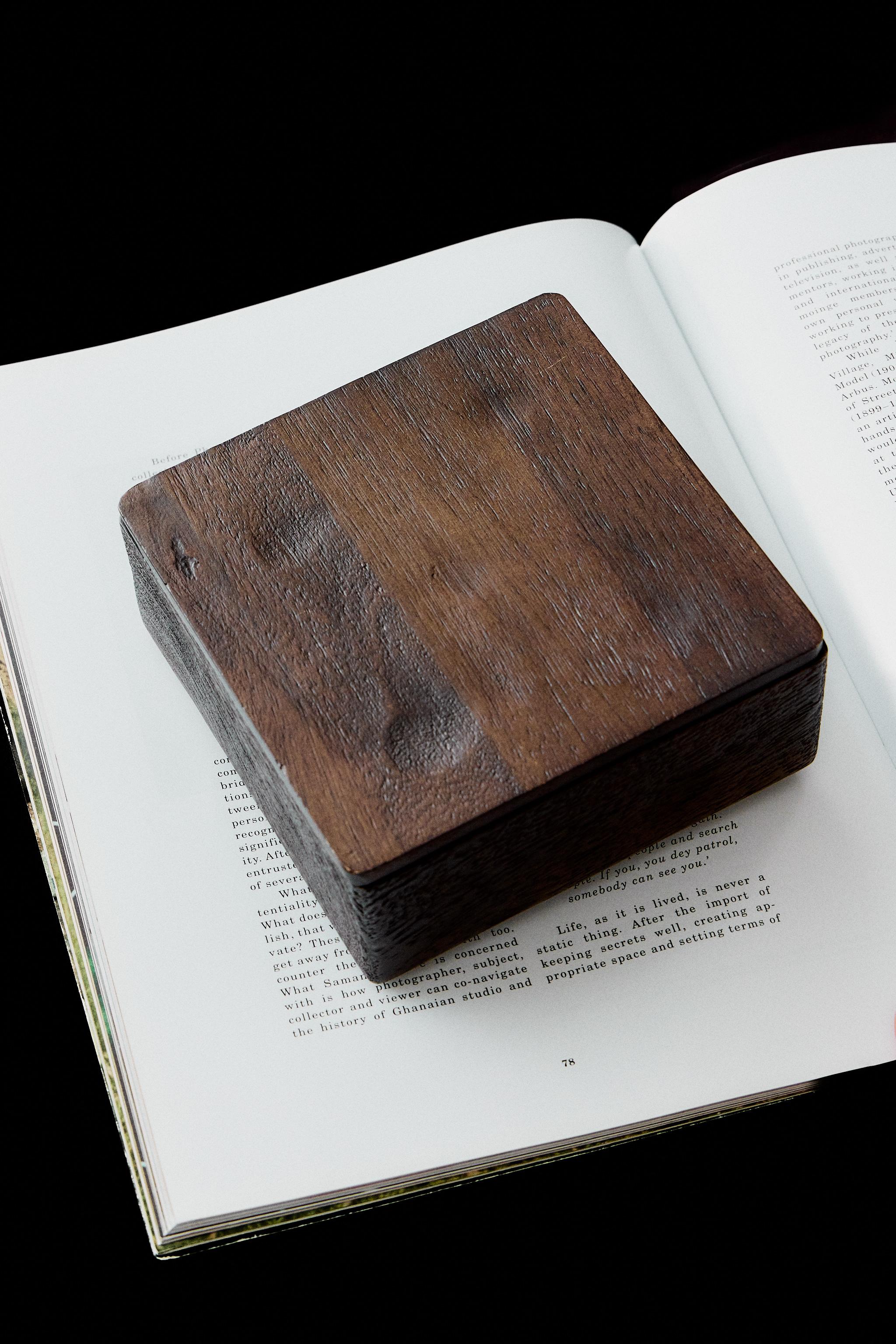 MEDIUM WOODEN BOX WITH LID