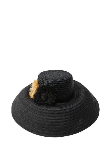 HAT WITH CONTRAST FLOWERS