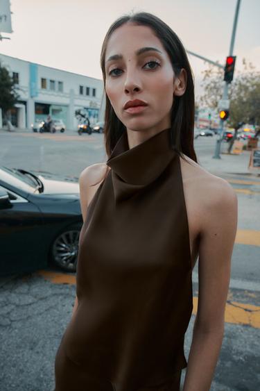 TOP HALTER بمظهر ساتاني - بني الخاص بـ Zara