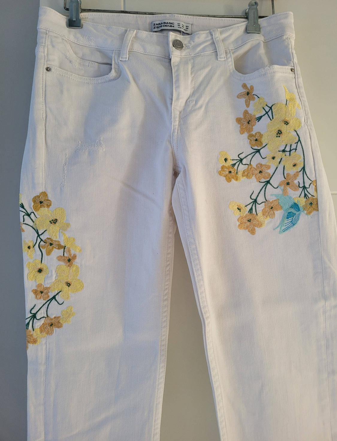 JEANS WITH FLORAL EMBROIDERY - Image 3