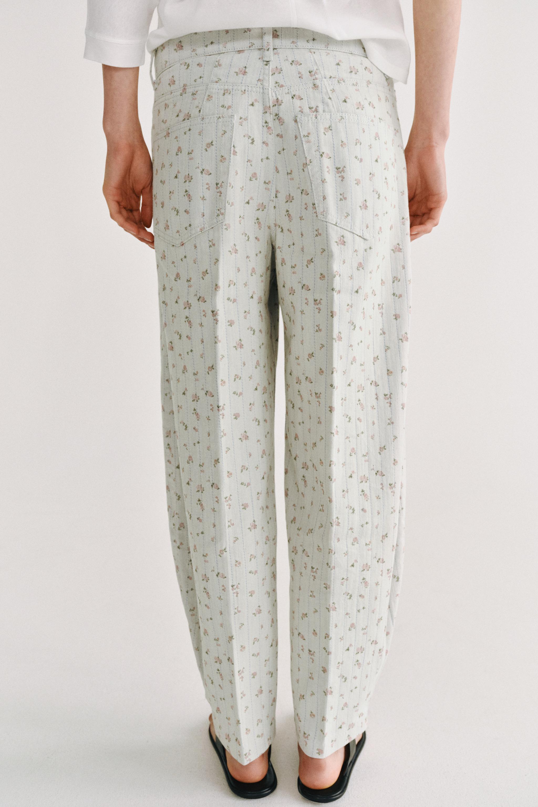 Женские джинсы Zara ZW COLLECTION HIGH RISE TAPERED FLORAL JEANS — фото 3