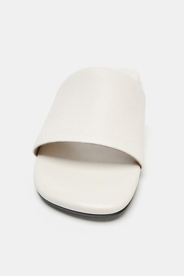 SANDALES PLATES EN CUIR - Blanc écru de Zara - Image 3
