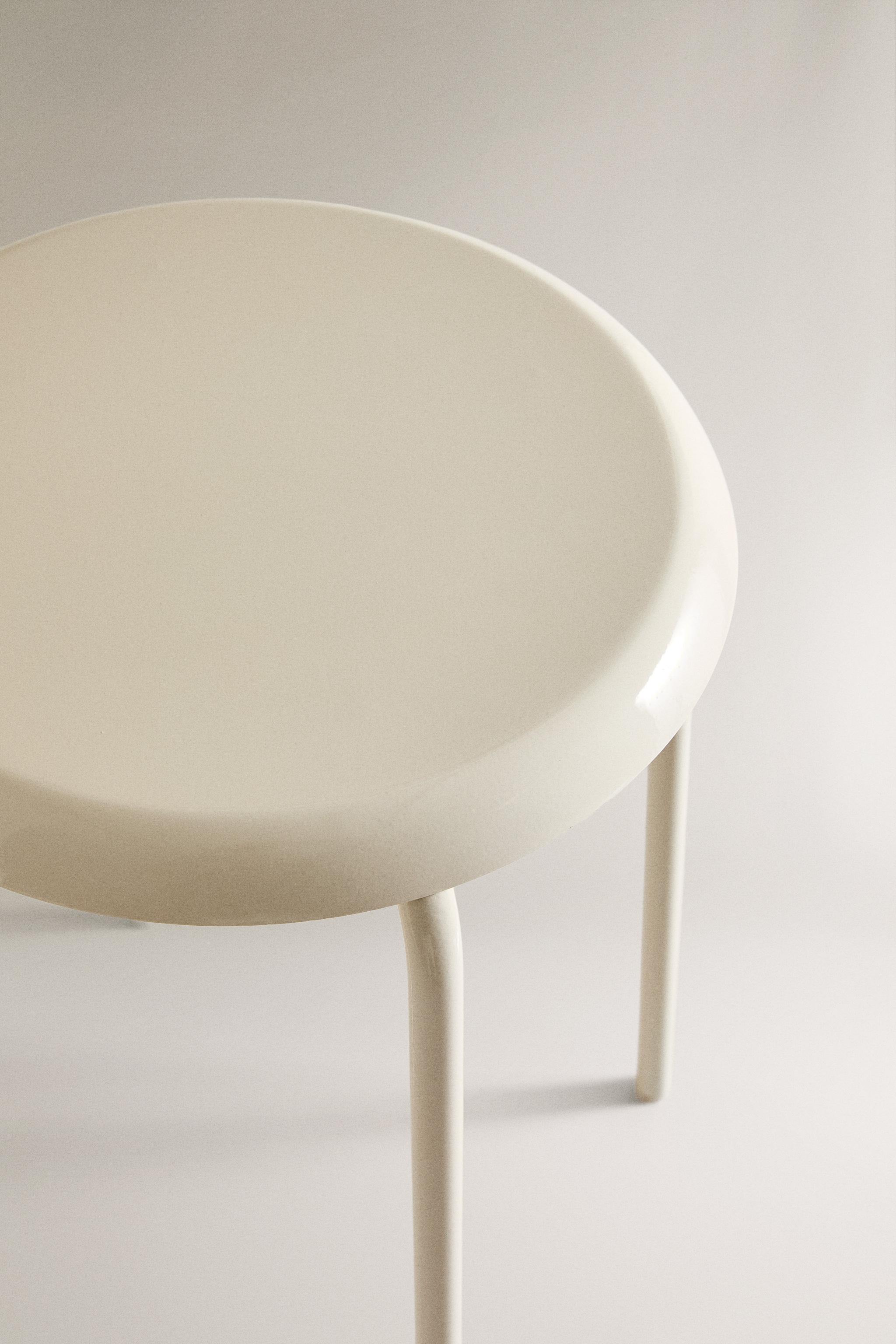 LACQUERED METAL STOOL