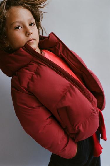 MANTEAU MATELASSÉ À CAPUCHE DÉPERLANT - Rouge foncé de Zara