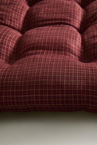 CHECK CHRISTMAS PET FLOOR CUSHION - Burgundy by Zara - Image 2