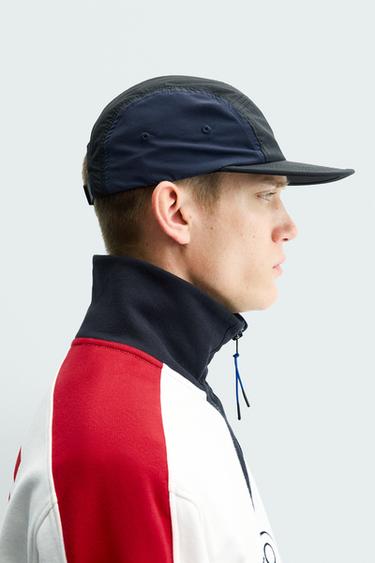 CASQUETTE TECHNIQUE À VISIÈRE PLATE - Noir de Zara - Image 1
