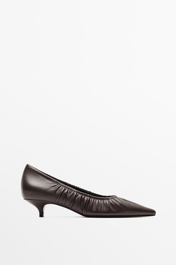 Chaussure à talon en cuir froncé - Marron de Zara - Image 0