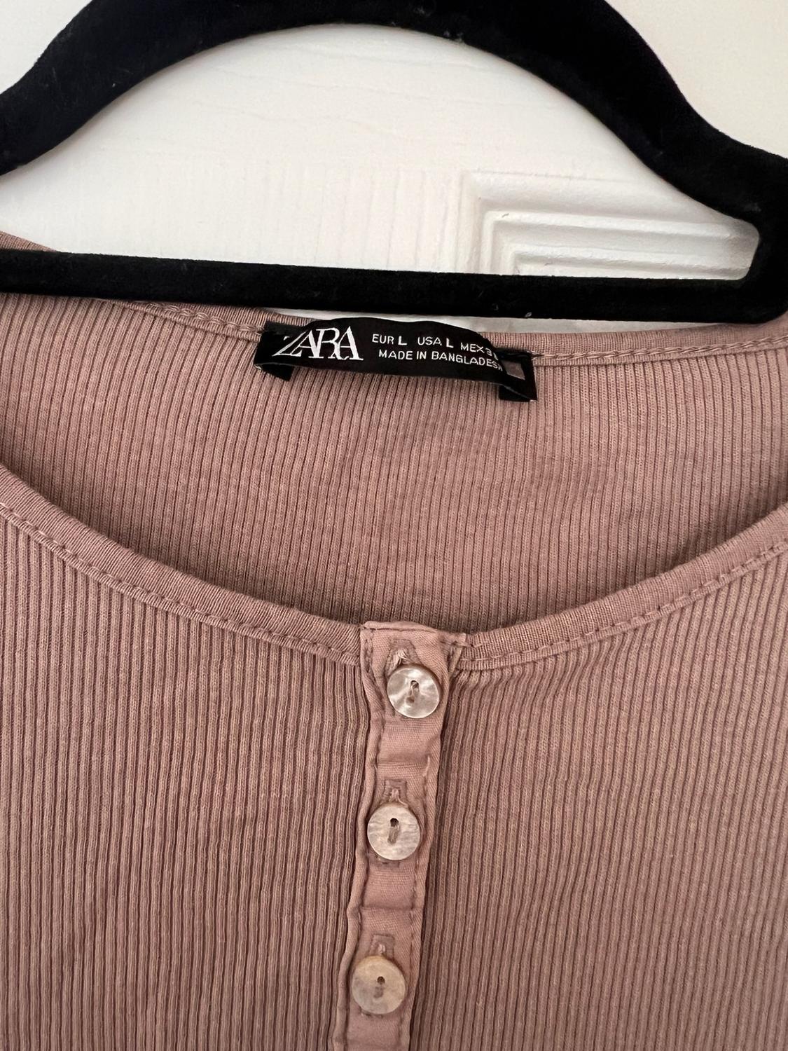 BUTTONED RIBBED T-SHIRT - Image 3
