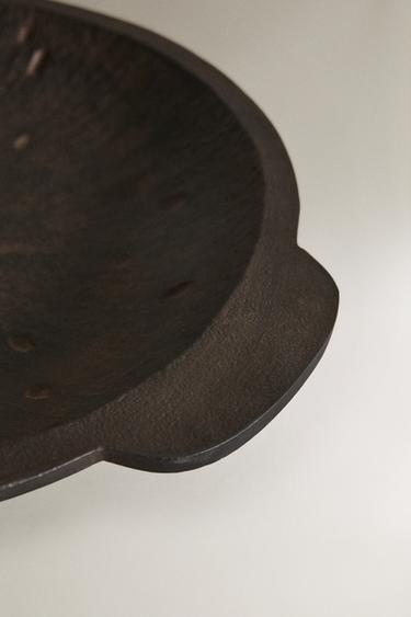 BANDEJA METAL TEXTURIZADA - Marrón de Zara