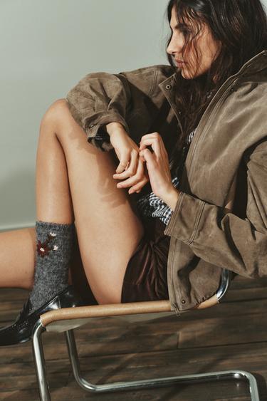 ОБЪЕМНАЯ КУРТКА ИЗ 100% ЗАМШИ — СВЕТЛЫЙ ХАКИ от Zara