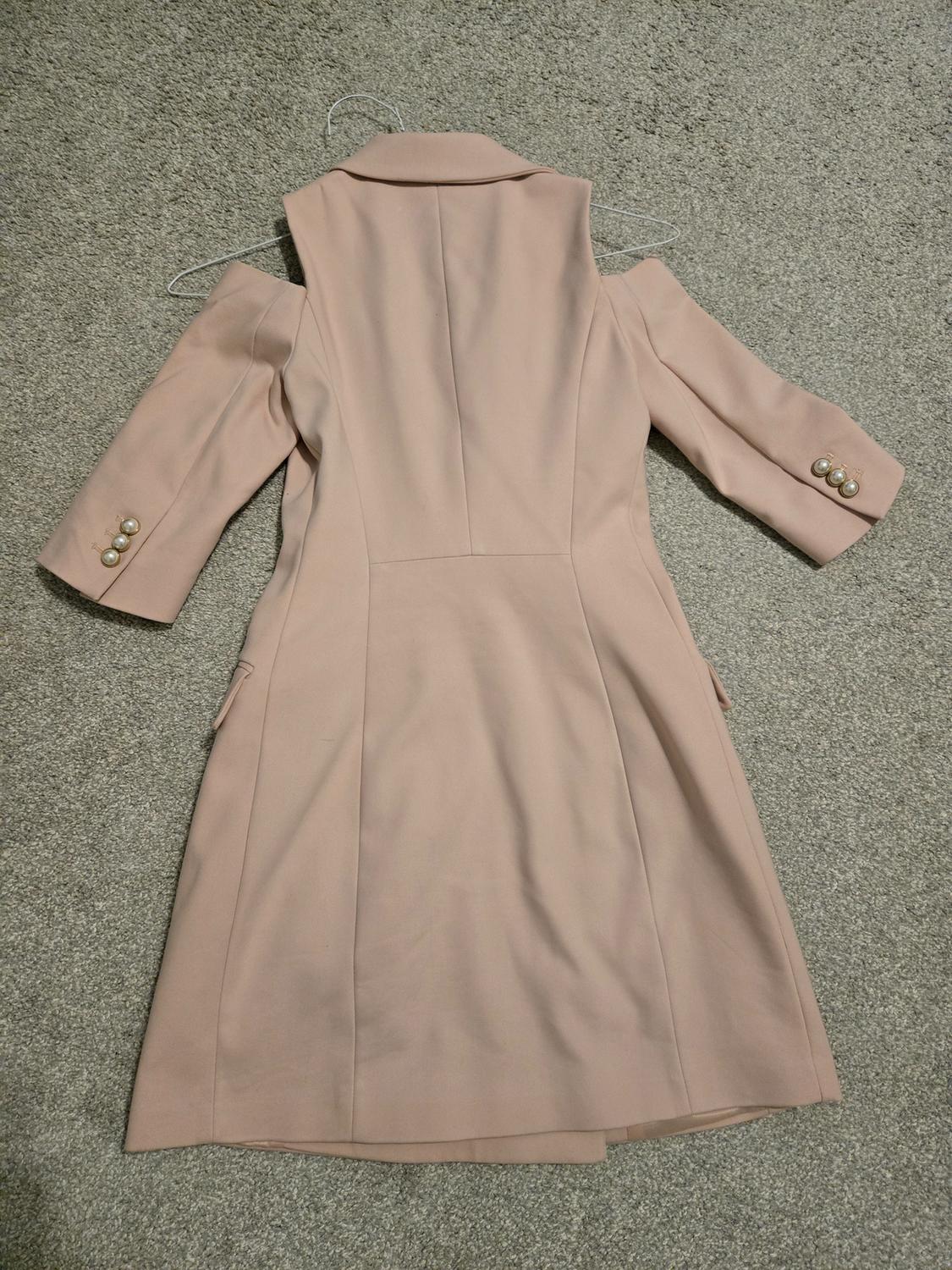 COLD SHOULDER BLAZER WITH PEARL BUTTONS - Image 4