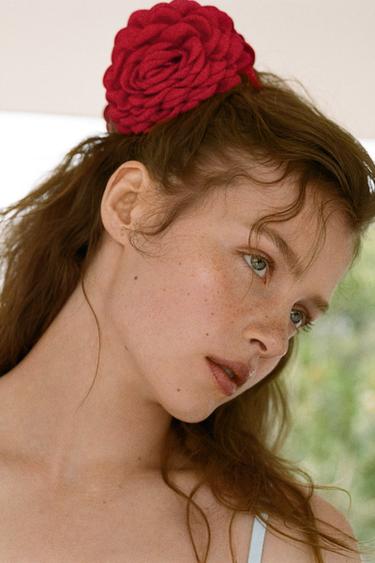 PINCE CHEVEUX TISSU FLEUR - Rouge de Zara - Image 1