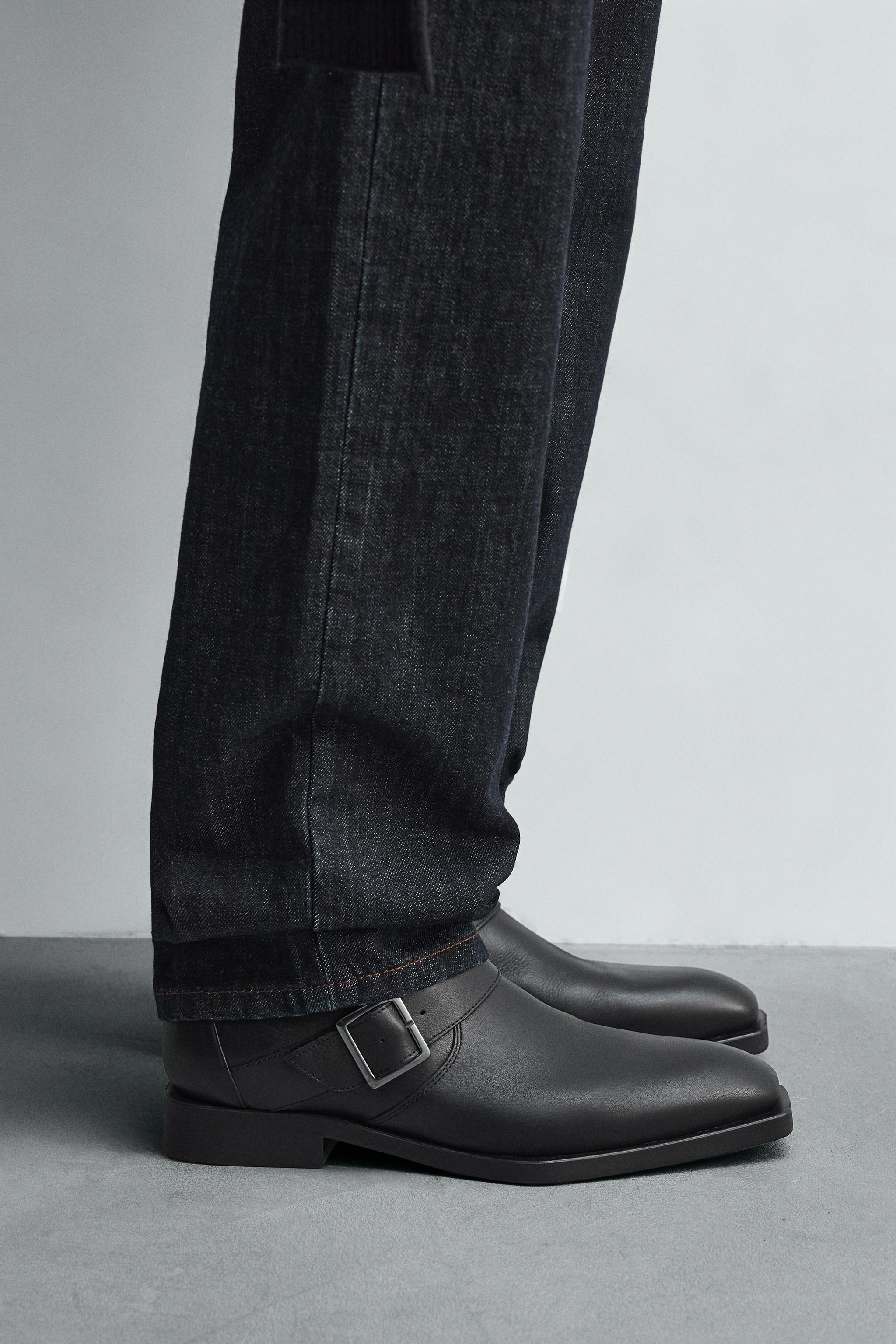 LEATHER BUCKLE BOOTS