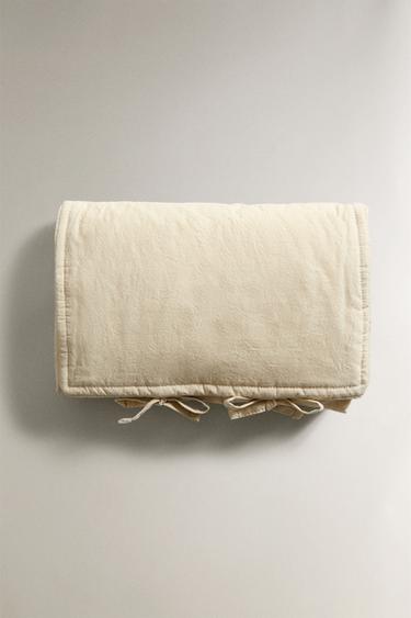 TROCADOR DE BEBÊ FLOR - Manteiga da Zara