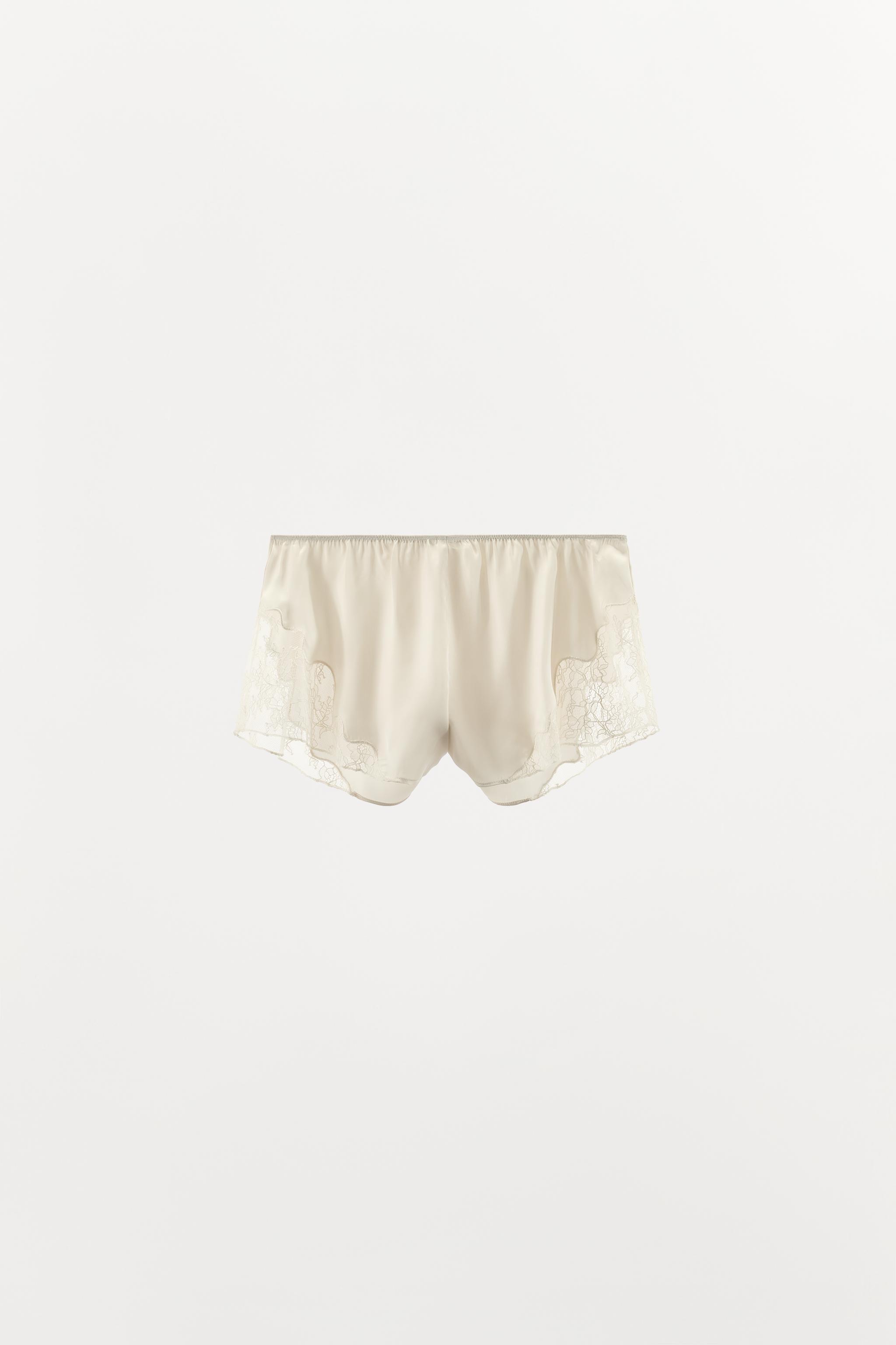 SHORT STYLE LINGERIE SATINÉ AVEC DENTELLE