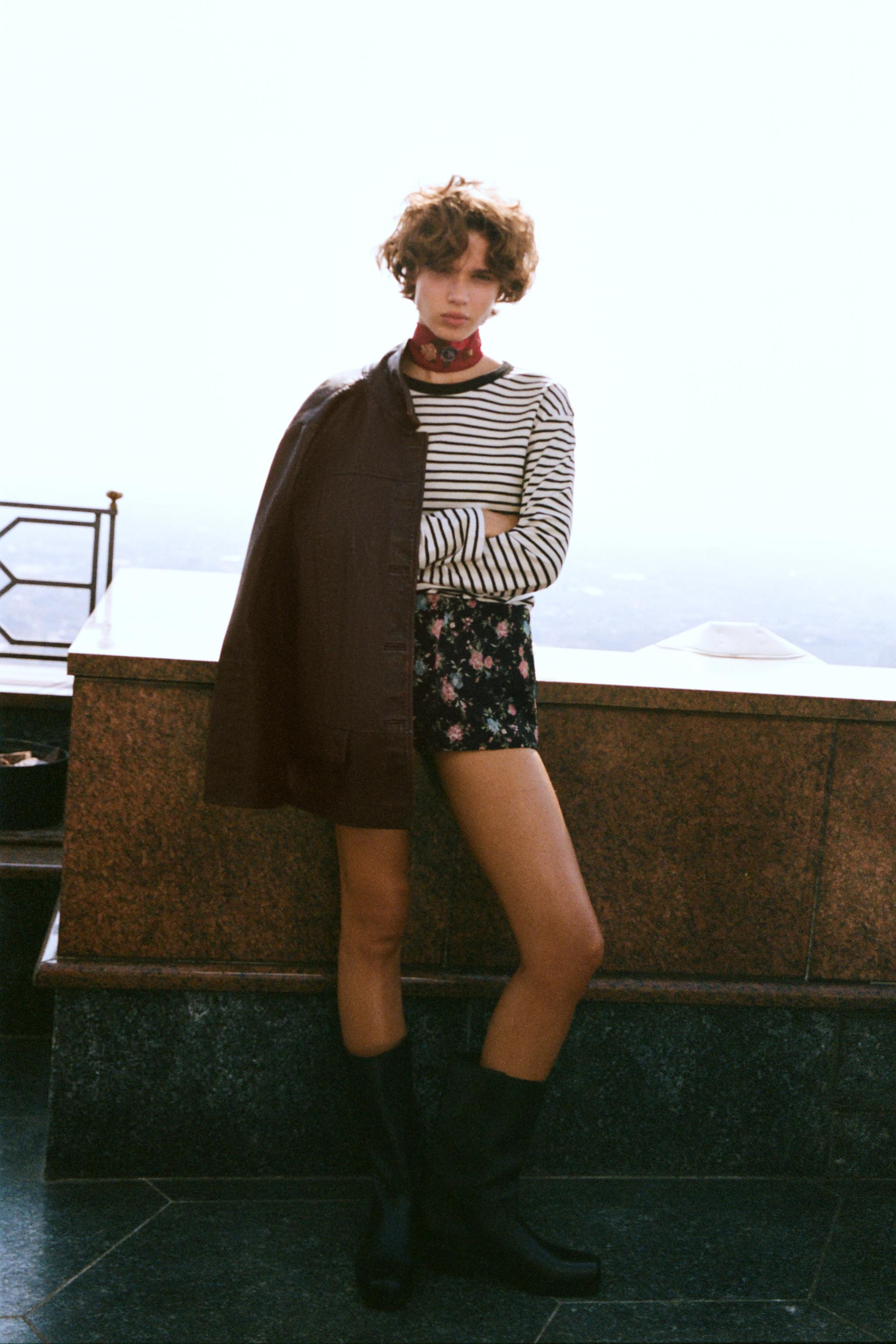フラワー柄ミニジャカードショートパンツ - ブラック | ZARA