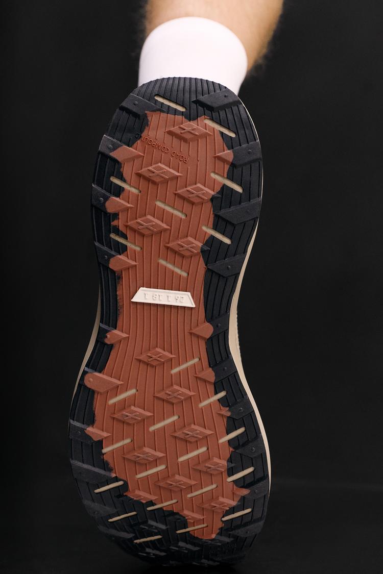 TENIS DE TRAIL SIN CORDONES 3