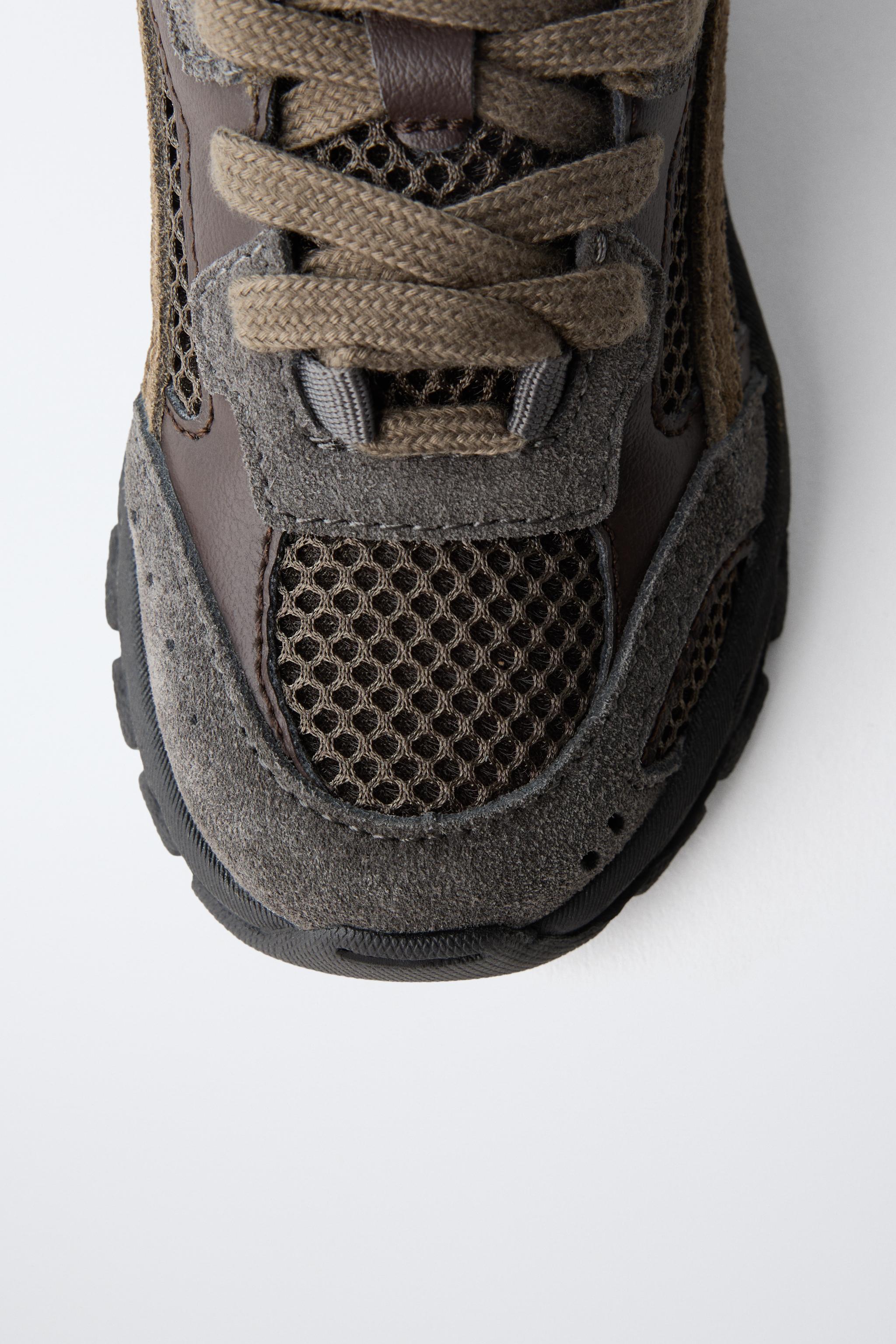 CHAUSSURES DE SPORT EN RÉSILLE