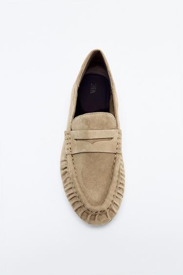 MOCASSINS SOFT EN DAIM - SABLE/MARRON de Zara