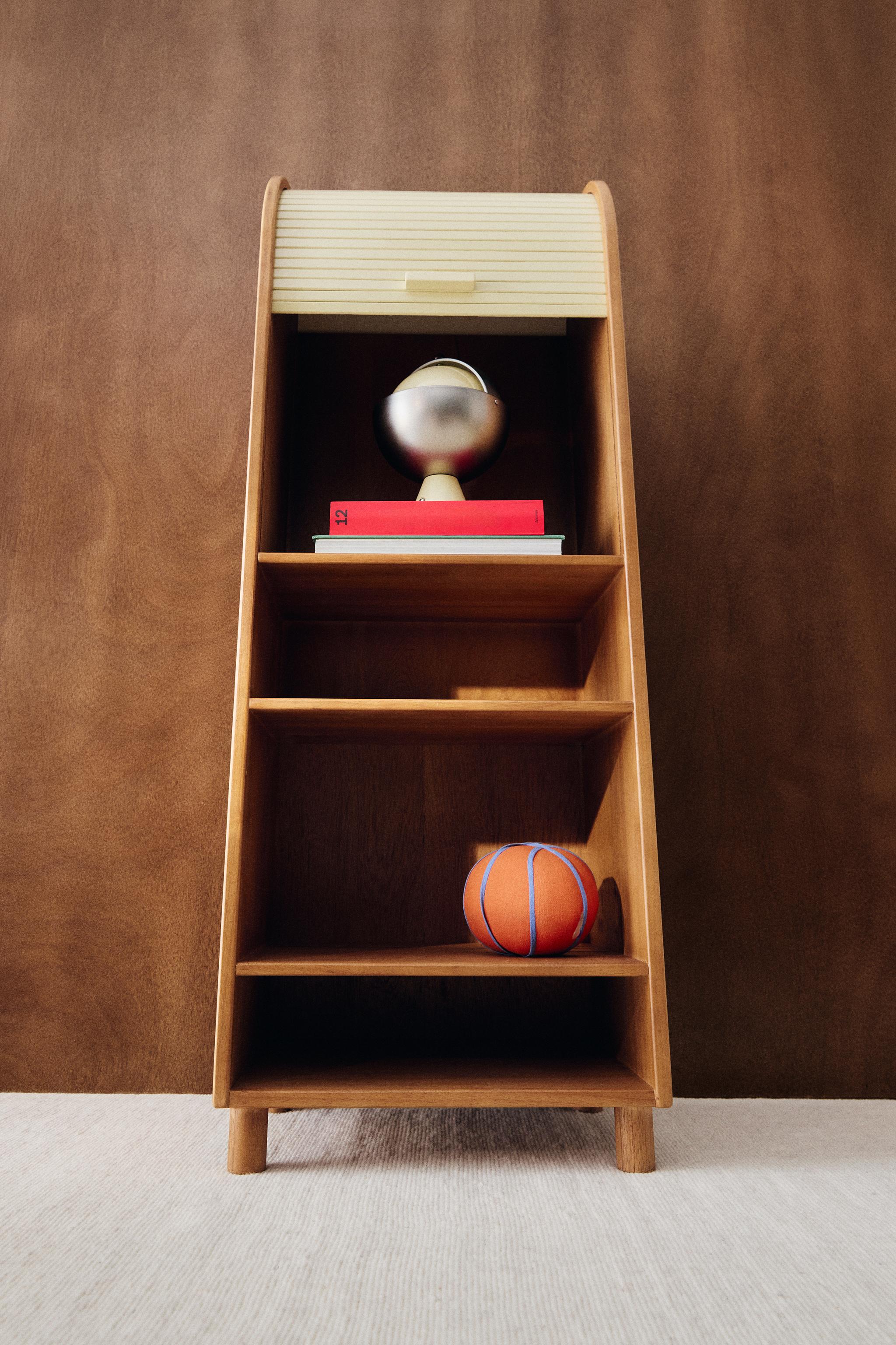 SLATTED DOOR SHELVING UNIT