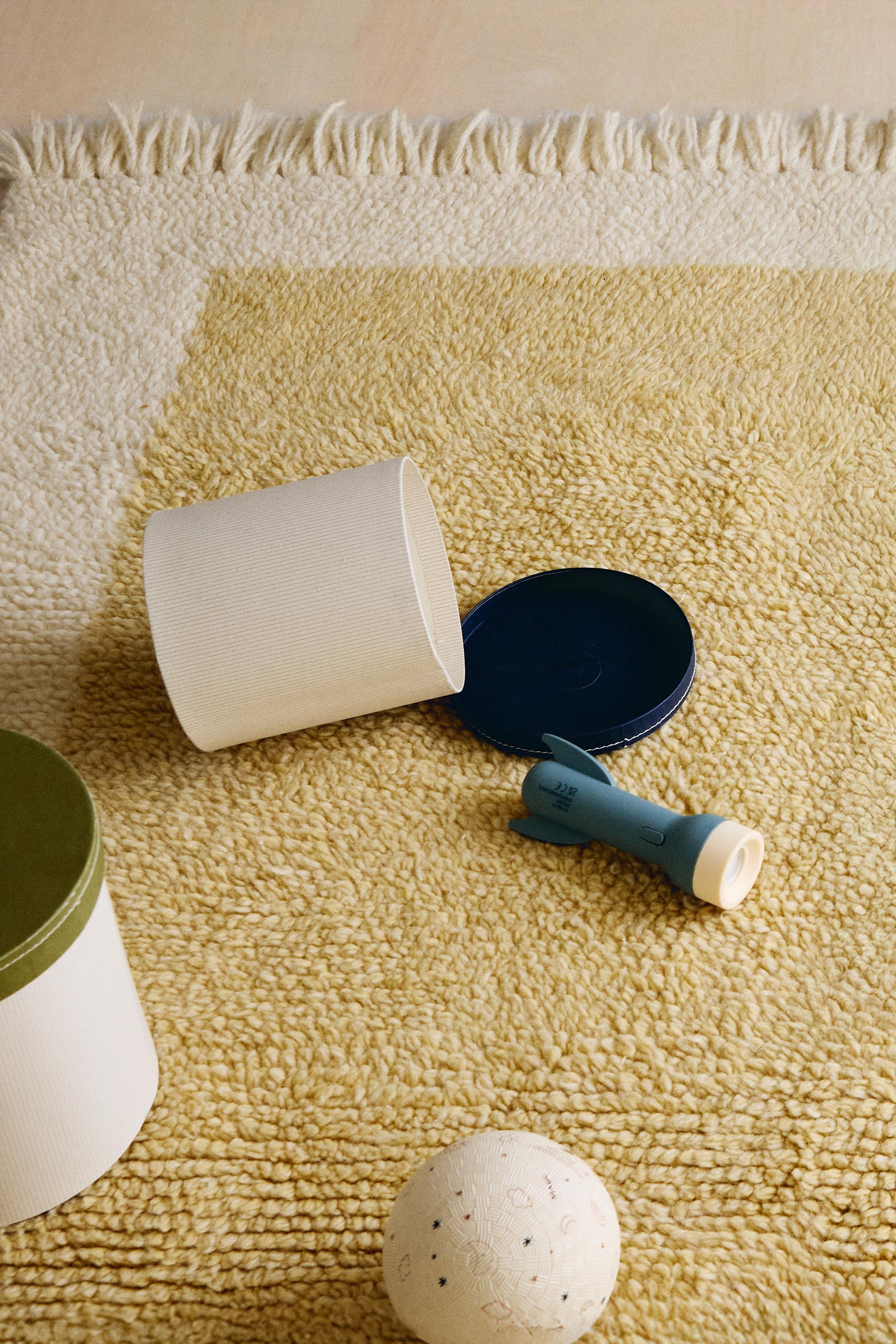 ZARA ウールラグ 150 x 200 cm WOOL AREA RUG - Light beige | ZARA Canada