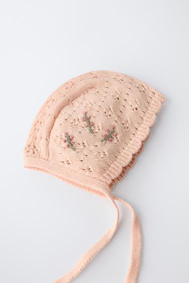 BONNET AJOURÉ À FLEURS BRODÉES - Pêche de Zara - Image 1