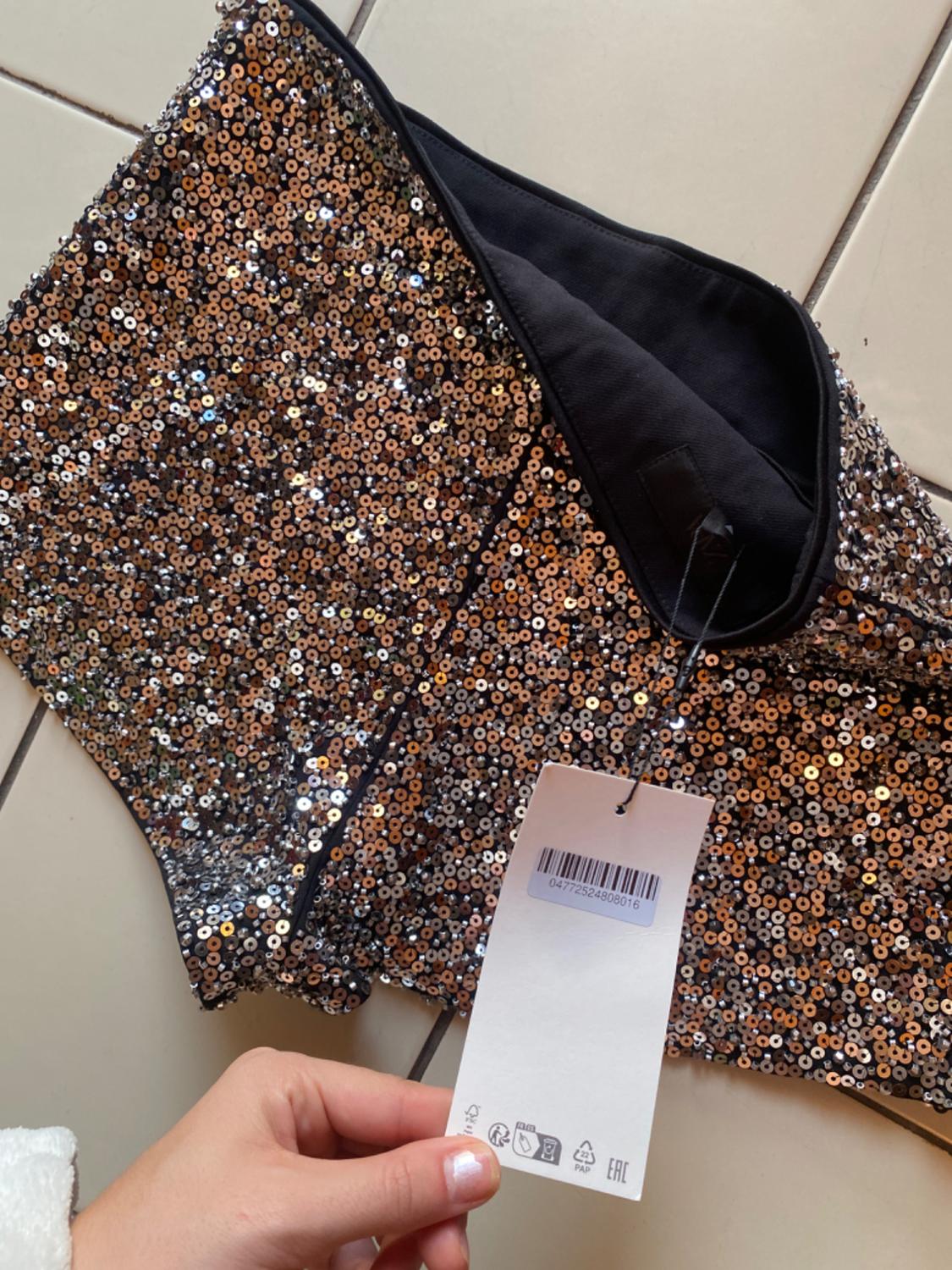 MINI SEQUIN SHORTS - Image 4