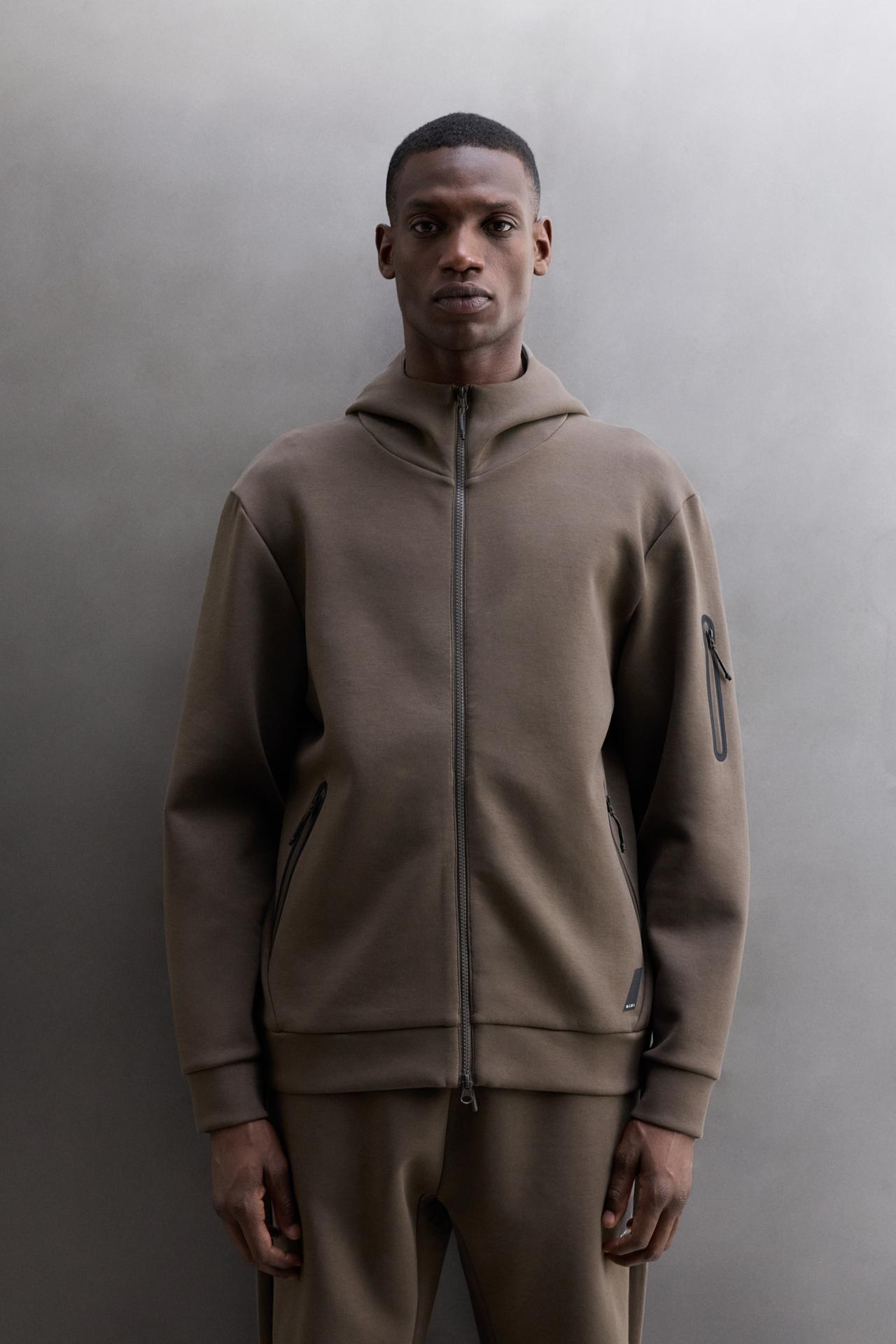 TECHNICAL ZIP HOODIE — Dark brown