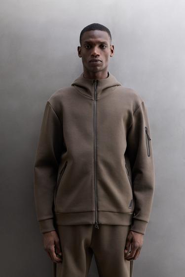 TECHNICAL ZIP HOODIE — Dark brown 2
