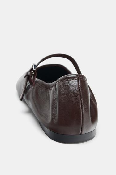BALLERINES EN CUIR EFFET SOFT - Marron de Zara - Image 5