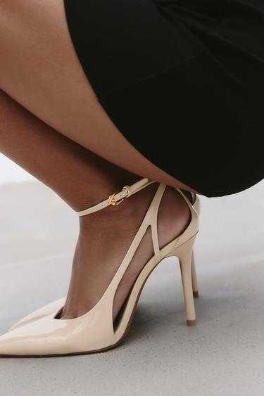 Zara HEELED FAUX PATENT LEATHER SHOES - Ecru