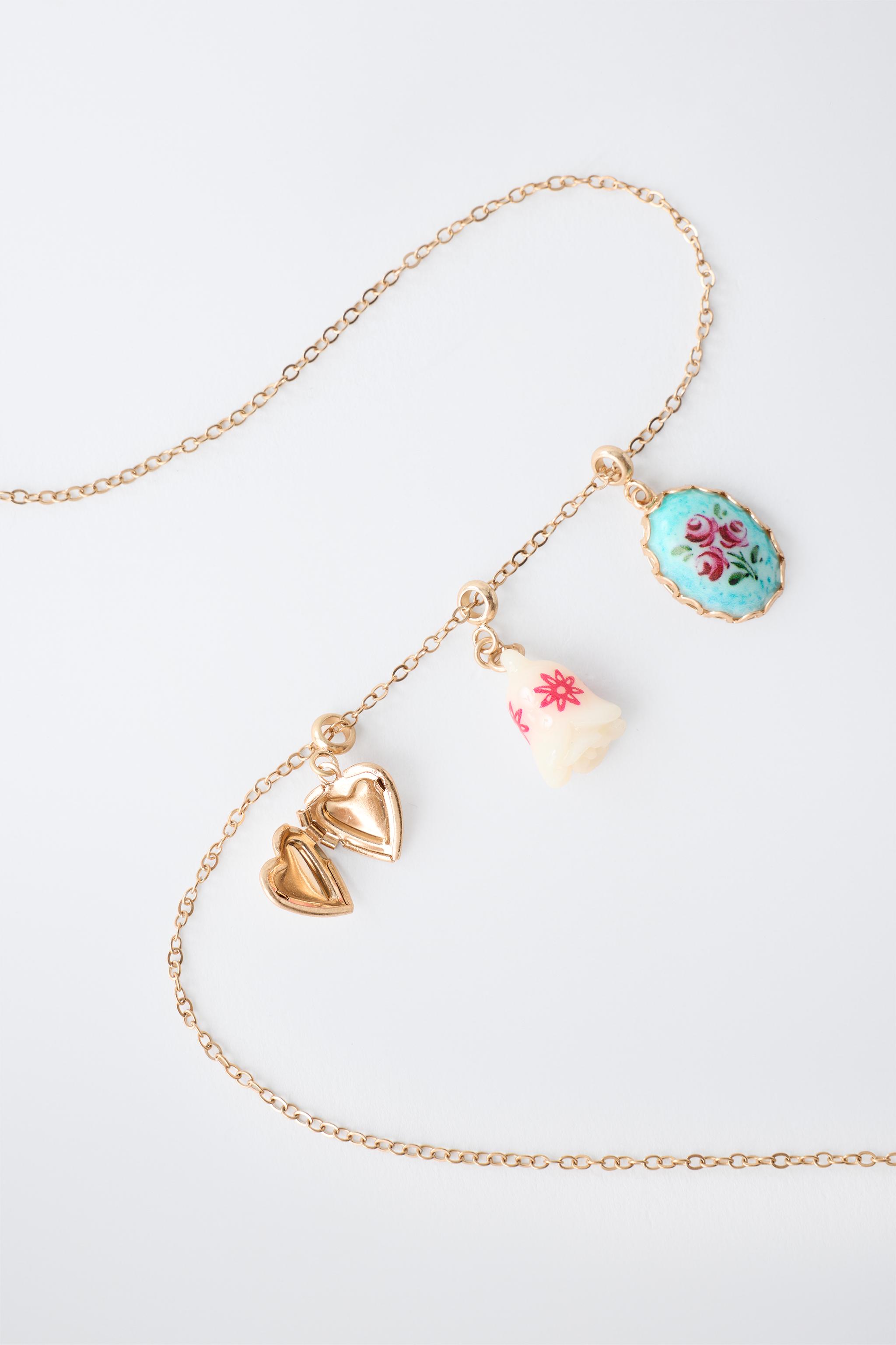 CHARM PENDANT NECKLACE