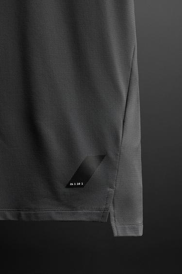 T-SHIRT STRUCTURE ENTRAÎNEMENT - Bleu marine de Zara - Image 8