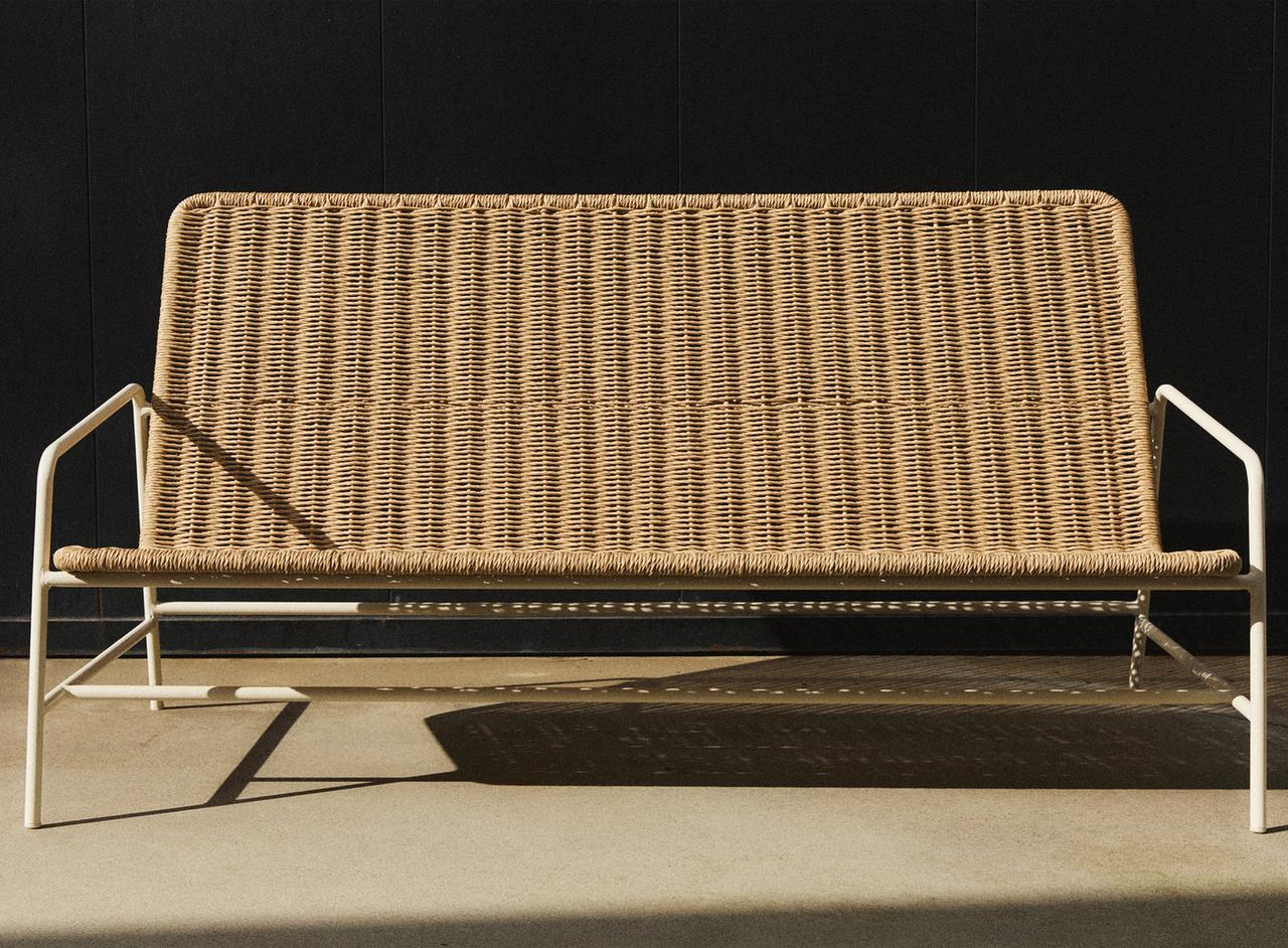 WOVEN OUTDOOR BENCH — brown/white