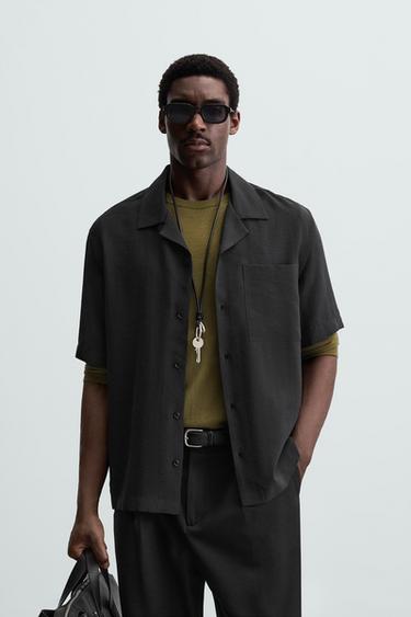 CAMISA FLUIDA COM BOLSO - Preto da Zara