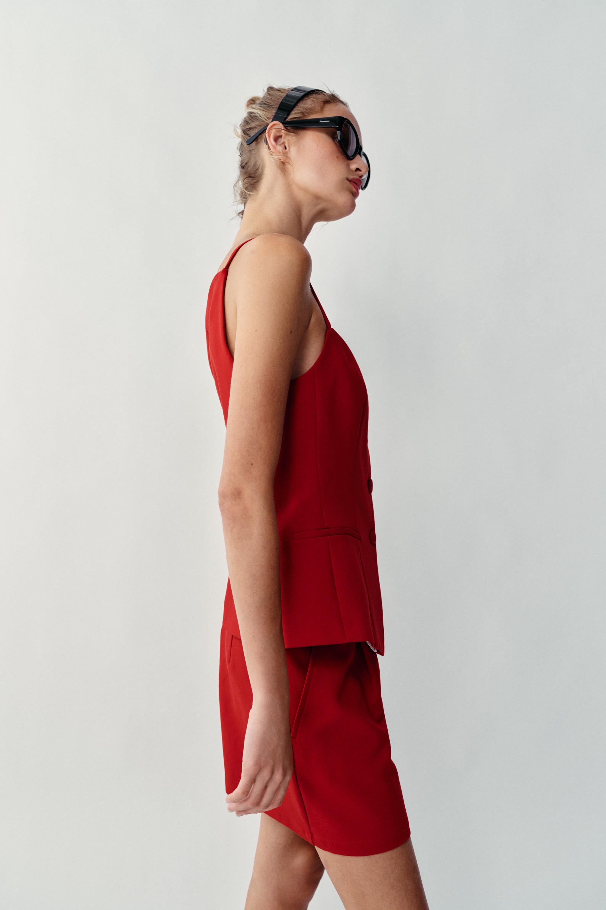 SWEETHEART NECKLINE STRAPPY VEST