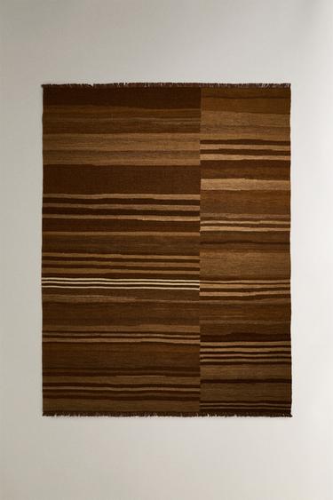 STRIPED RUG WITH FRINGING - Brown by Zara