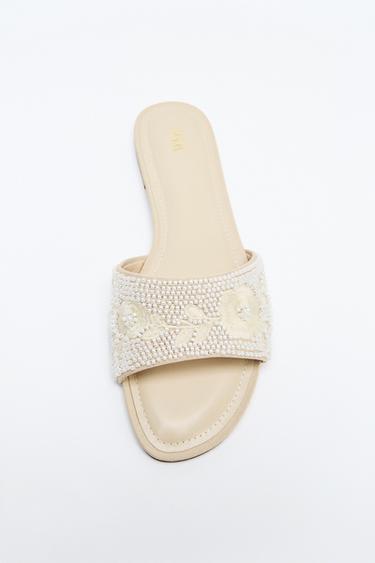 FLAT SANDALS WITH APPLIQUÉS - White by Zara