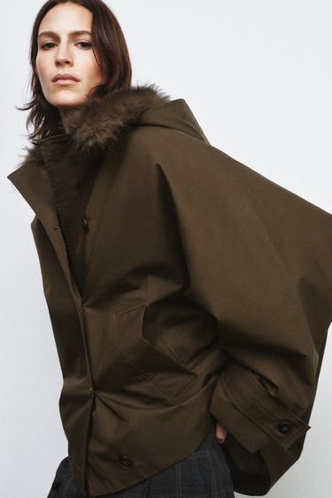 TRENCH CORTO CUELLO PELO ZW COLLECTION - Khaki oscuro de Zara