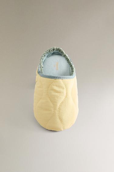 CHAUSSONS MATELASSÉS OUVERTS À L’ARRIÈRE ENFANT - Blanc écru de Zara - Image 4