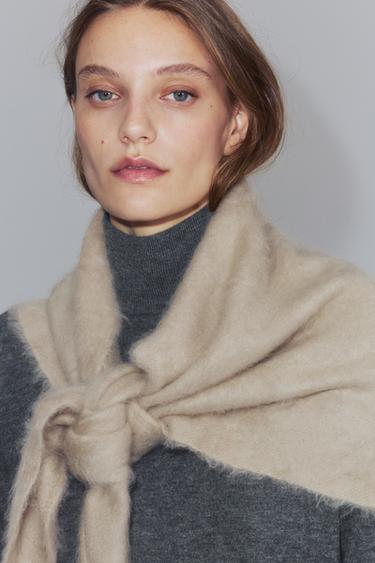 BRUSHED EFFECT 100% WOOL TRIANGULAR SCARF — Light camel 1