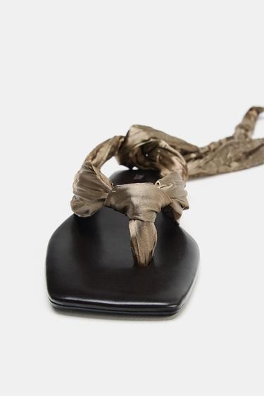 SANDALIA PLANA ANUDADA - Verde Oliva de Zara