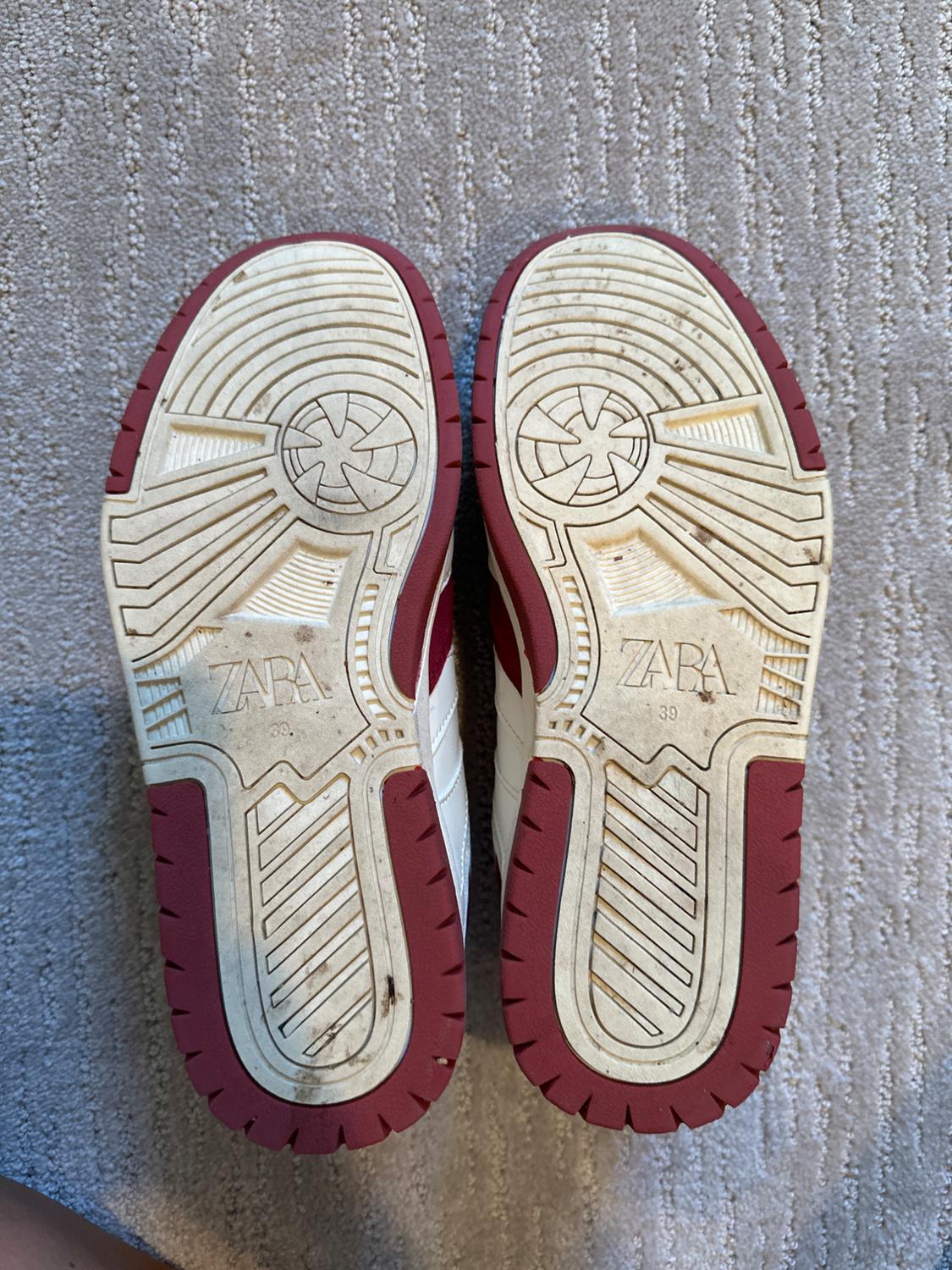 WOMENS SNEAKER SIZE 39/ 8.5 - Image 4