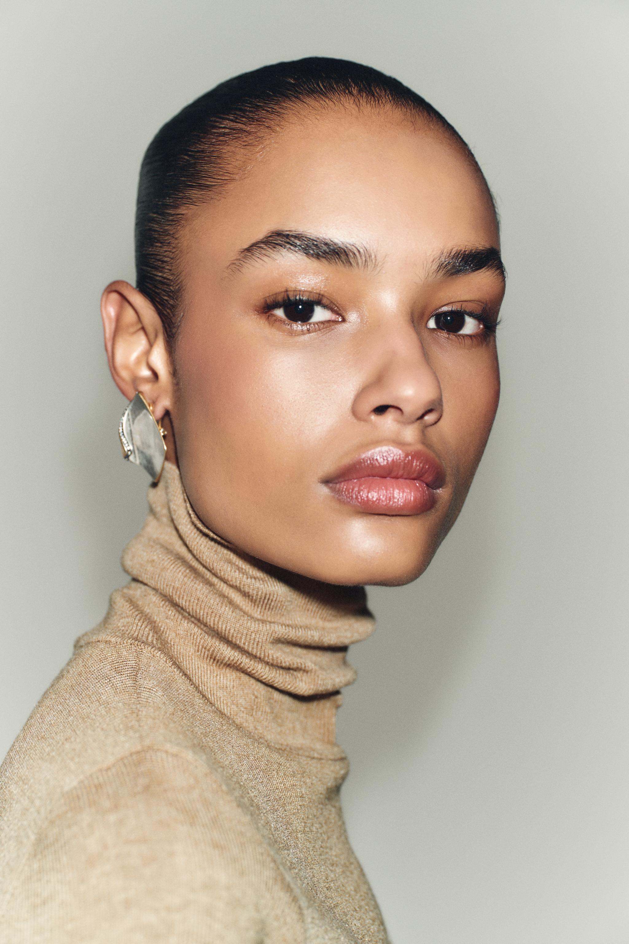 CONTRASTING SPARKLY EARRINGS