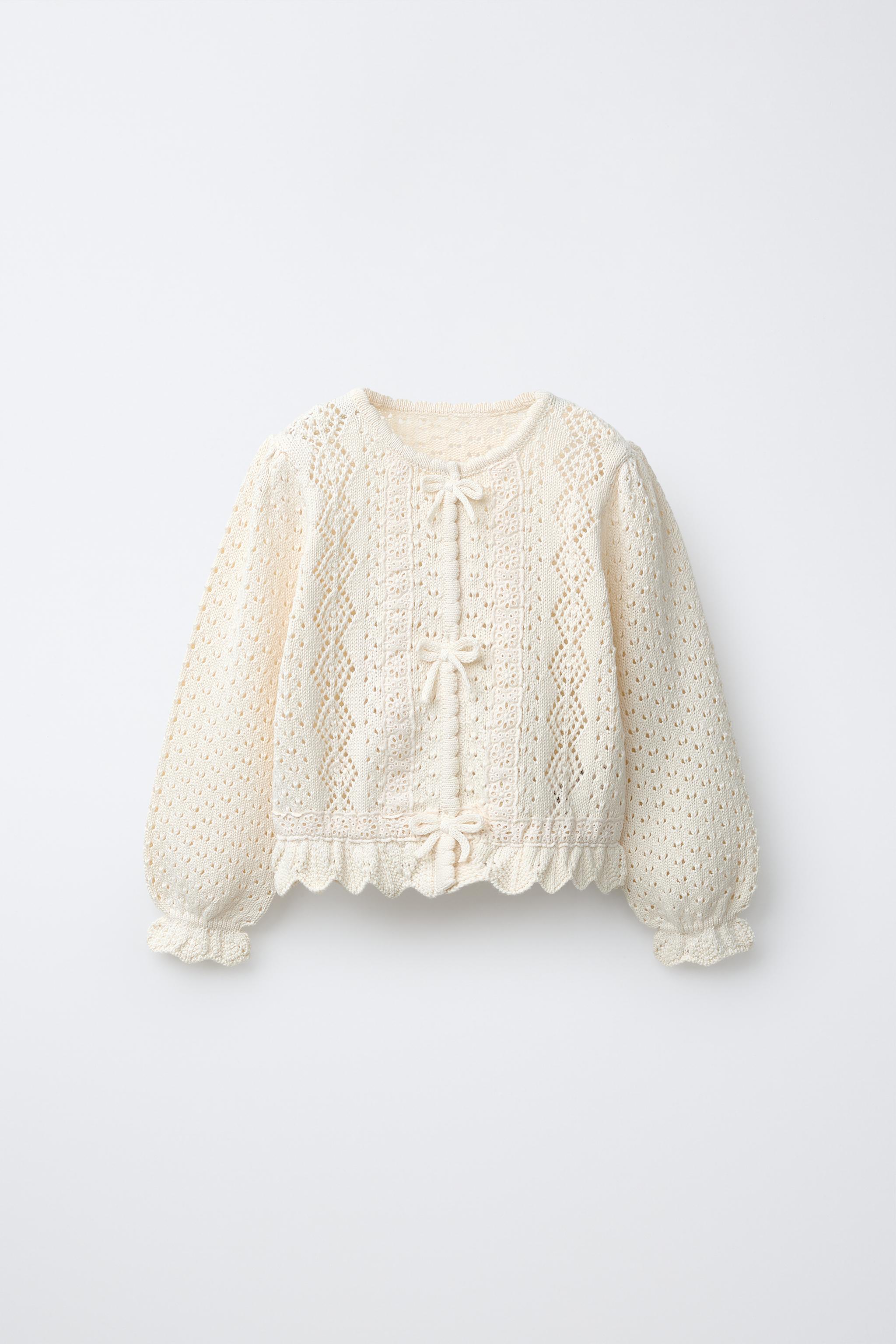 GILET EN MAILLE AVEC DENTELLE