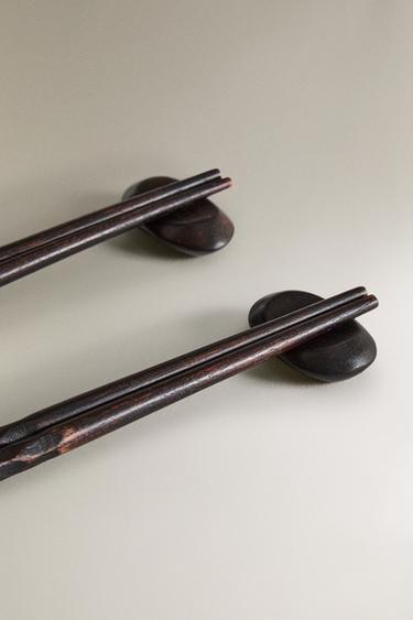 LOT DE PIQUES ET SUPPORT BOIS - Marron foncé de Zara - Image 2