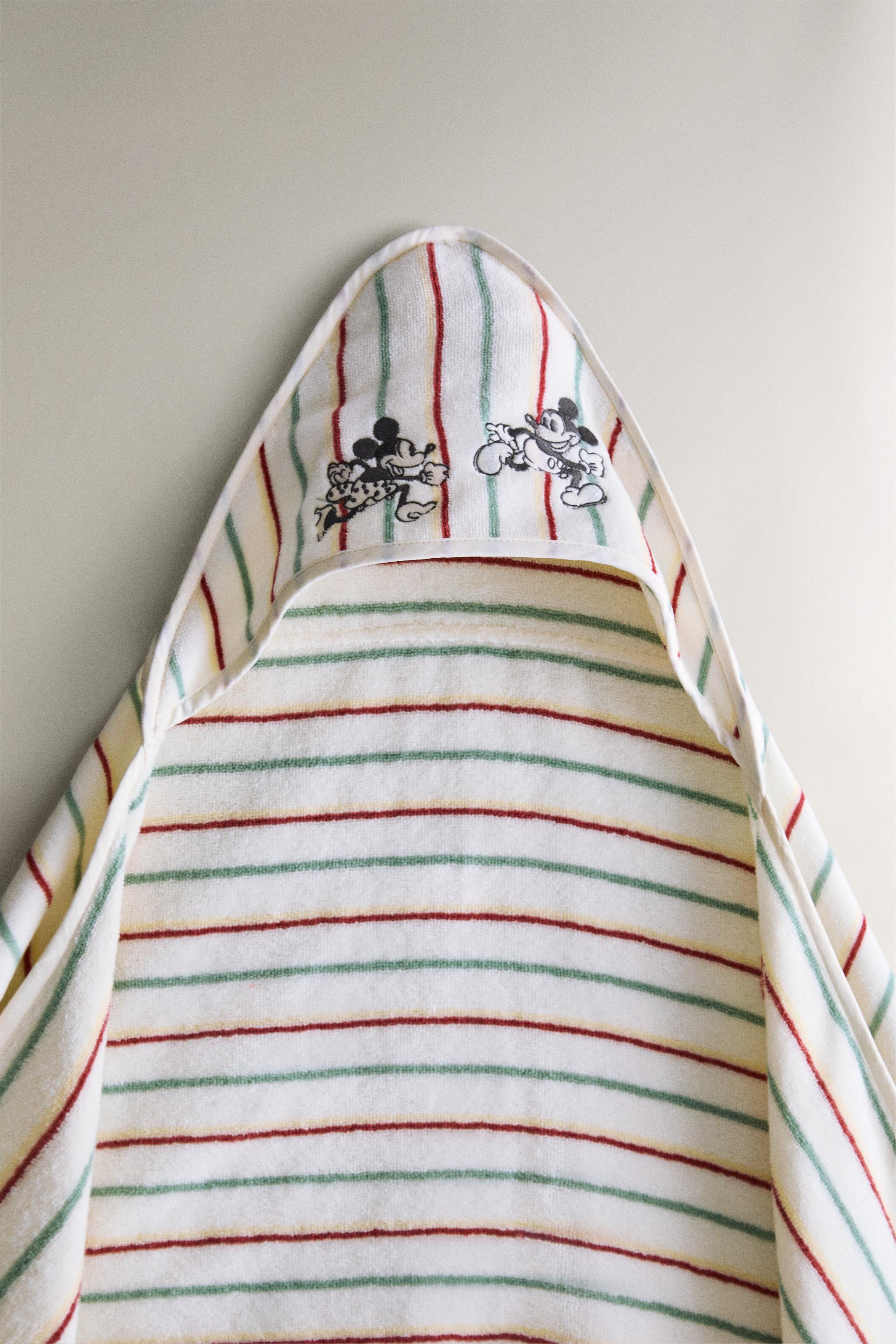 MICKEY & MINNIE ©DISNEY VELOUR HOODED BATH TOWEL