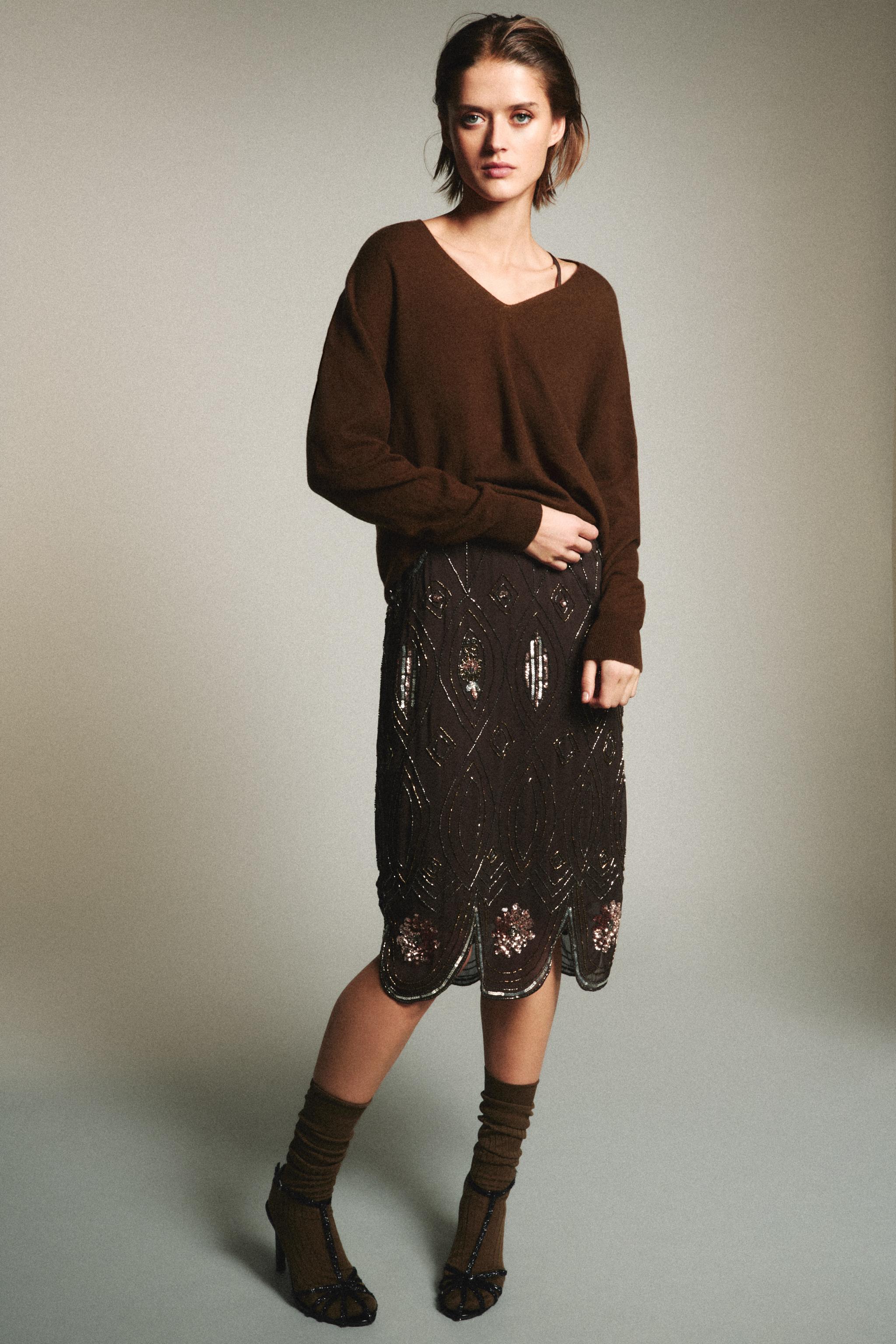 100% Extra Soft Wool V-Neck Jumper - Brown