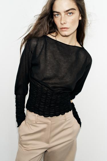كنزة محبوكة بتفاصيل خلية النحل - أسود الخاص بـ Zara