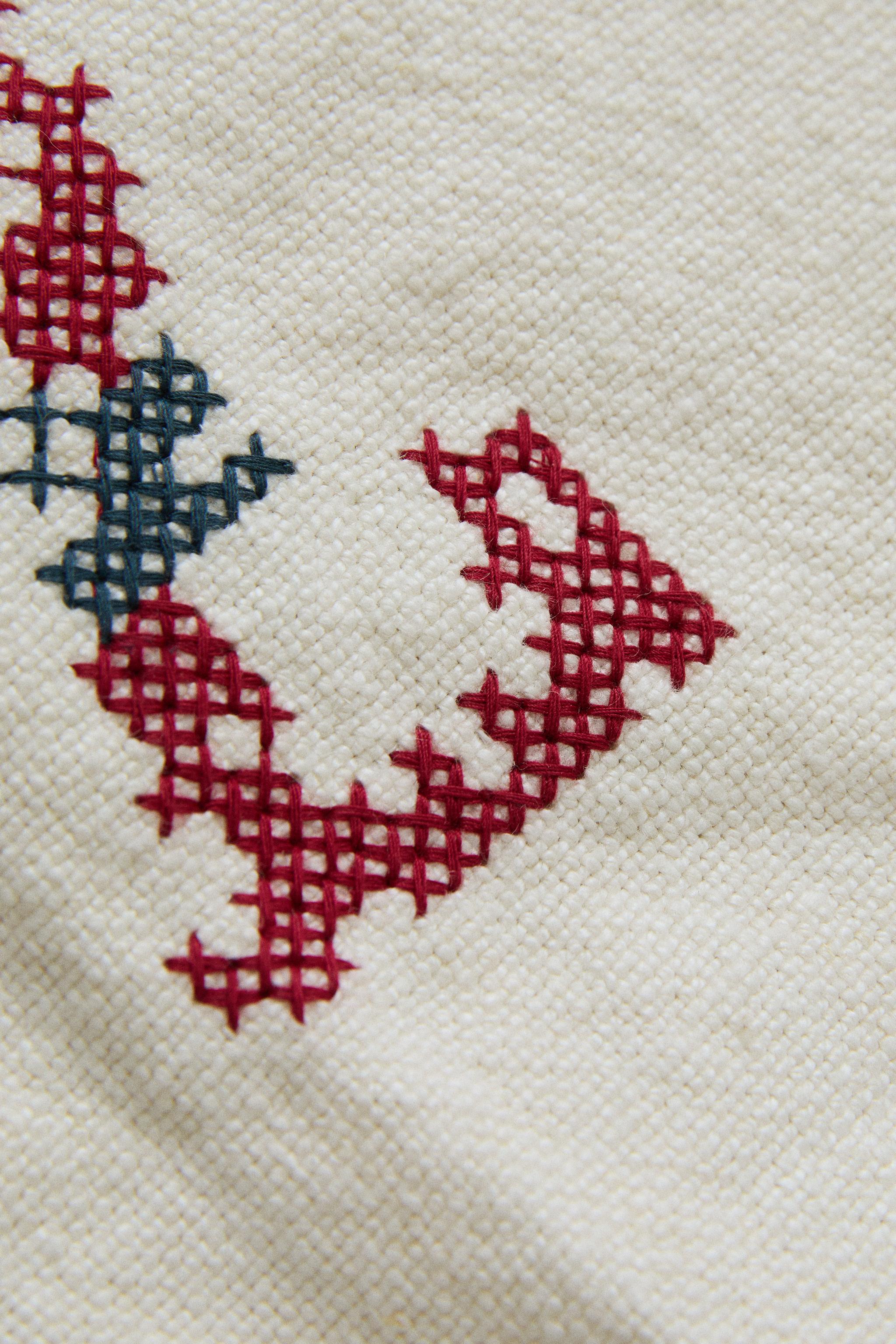 LINEN EMBROIDERED LETTER Z CUSHION — Ecru